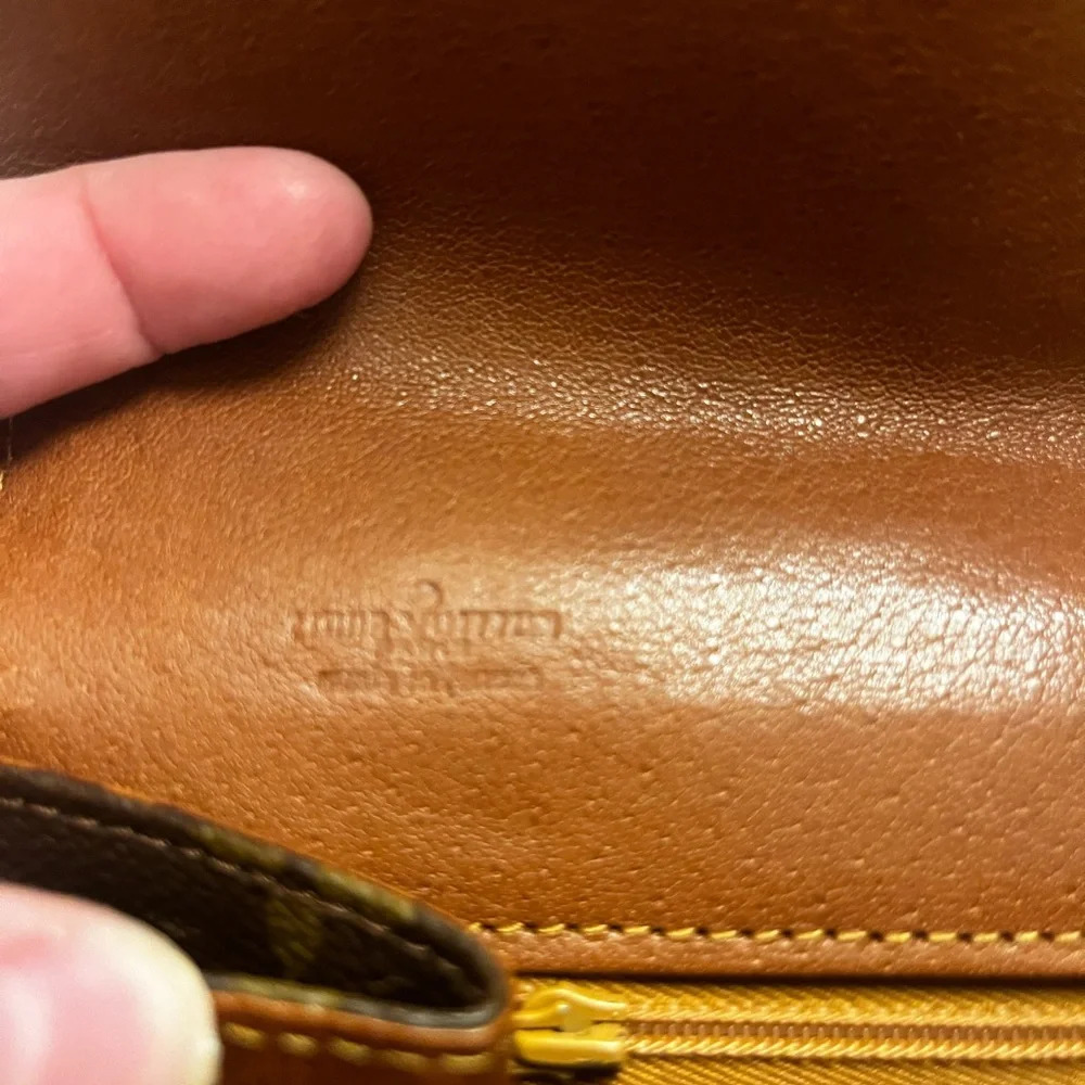 π Vintage Louis Vuitton Monogram larger clutch - posh authenticated - Picture 8 of 15